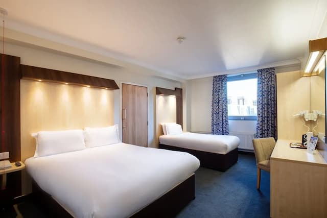 Royal National Hotel-家庭房-6