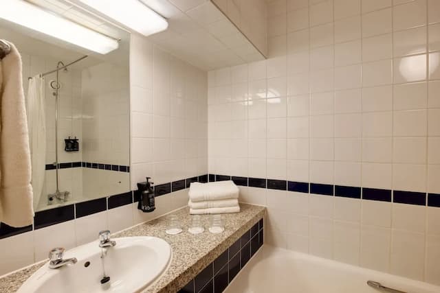 Royal National Hotel-家庭房-7