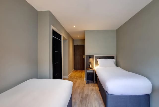 Royal National Hotel-双床房-4