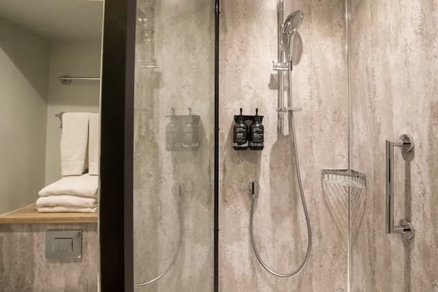 Royal National Hotel-三人房-4