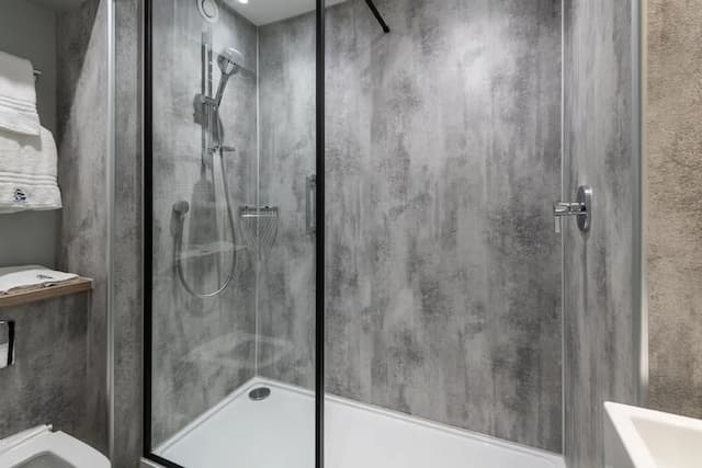 Royal National Hotel-四人房-2