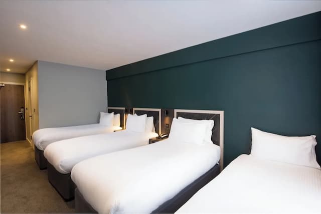 Royal National Hotel-四人房-1