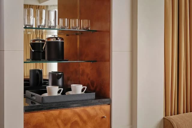 The Park Tower Knightsbridge, A Luxury Collection Hotel-全景客房, 2 张单人床-7