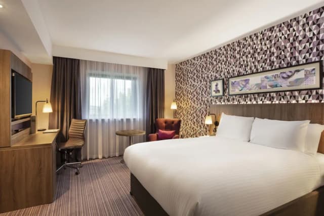 Leonardo London Heathrow Airport-Executive King-1