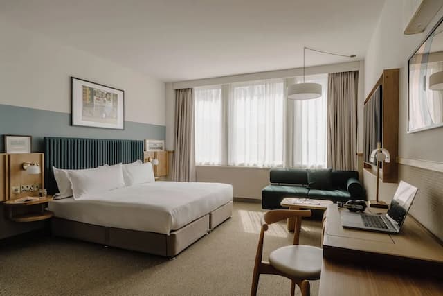 Club Quarters Hotel, St. Paul's-Superior Room, 1 Queen Bed-1