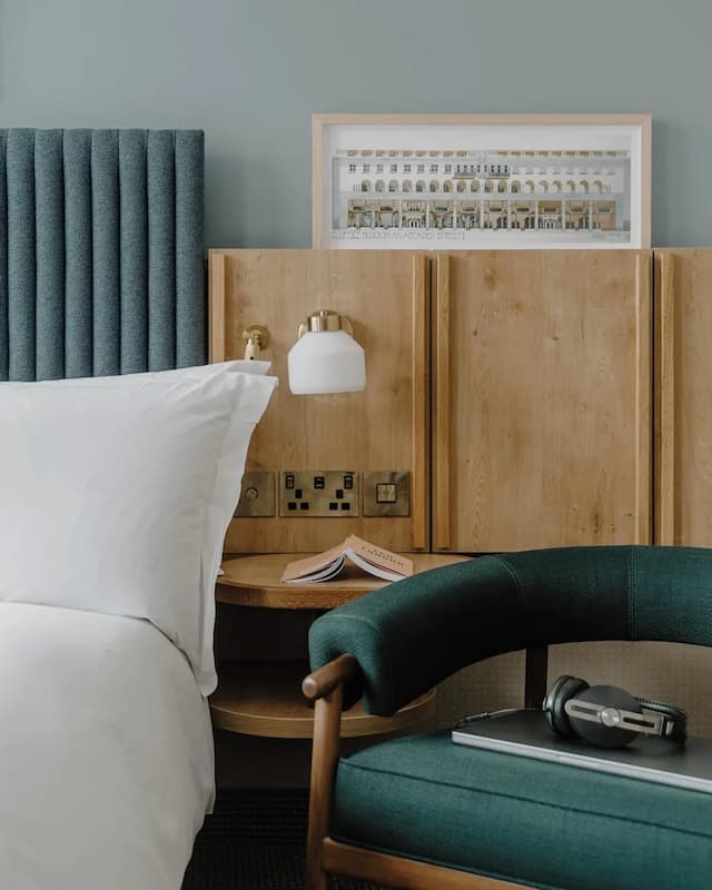 Club Quarters Hotel, St. Paul's-Superior Room, 1 Queen Bed-4