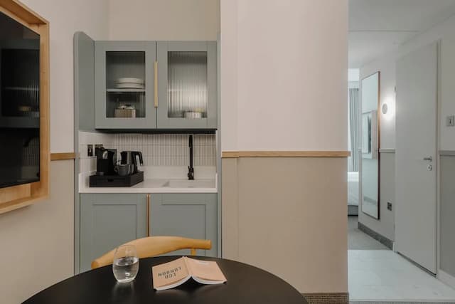 Club Quarters Hotel, St. Paul's-Suite, Multiple Beds, Kitchenette (One Room)-6