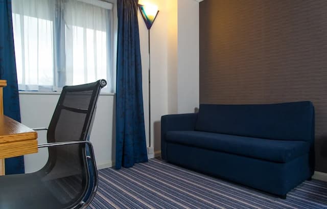 Holiday Inn Express London Wandsworth by IHG-Standard Room (with Free Hot Breakfast)-4