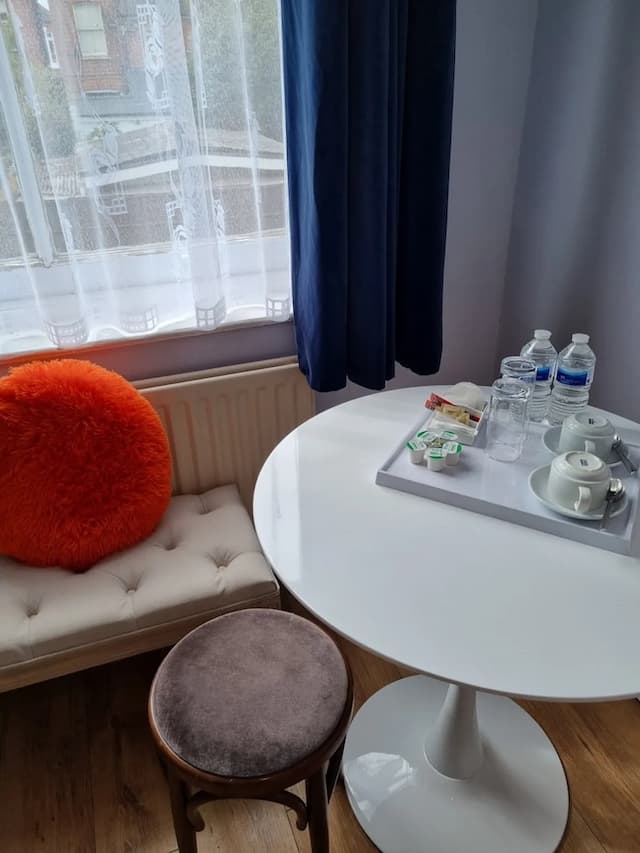 더 윈드밀-트윈룸, 앙스위트-4