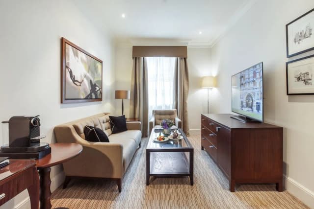 St. James' Court, A Taj Hotel, London-行政套房, 1 张特大床 (Junior)-1