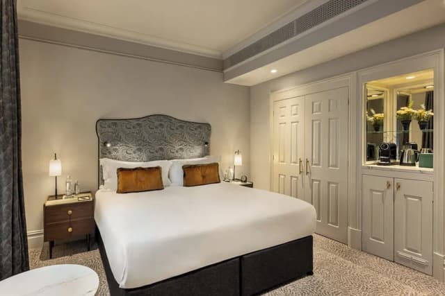 St. James' Court, A Taj Hotel, London-高级房, 1 张特大床-3