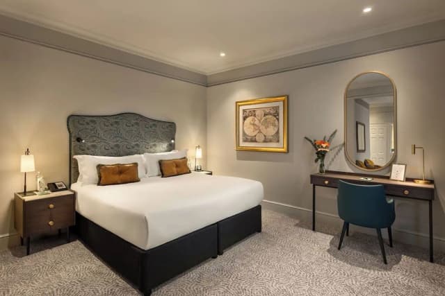 St. James' Court, A Taj Hotel, London-小型套房, 1 张特大床 (Superior)-2