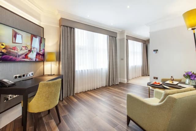 St. James' Court, A Taj Hotel, London-尊荣套房, 1 张特大床 (Master)-2