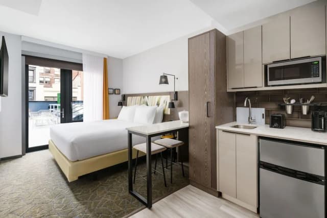 TownePlace Suites by Marriott New York Manhattan/Chelsea-開放式客房, 1 張特大雙人床, 簡易廚房-1