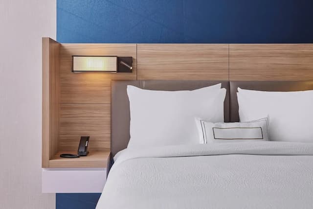 SpringHill Suites by Marriott Chicago Chinatown = 芝加哥中國城萬豪春丘套房飯店-套房, 多張床 (Mobility Accessible, Roll-In Shower)-2