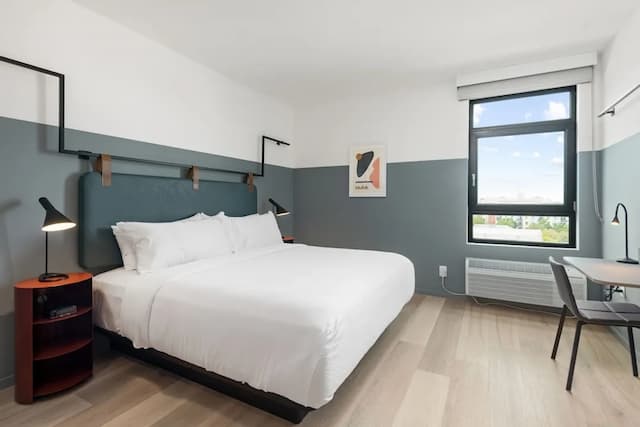 The Metric-客房, 1 张特大床 (No Parking)-1