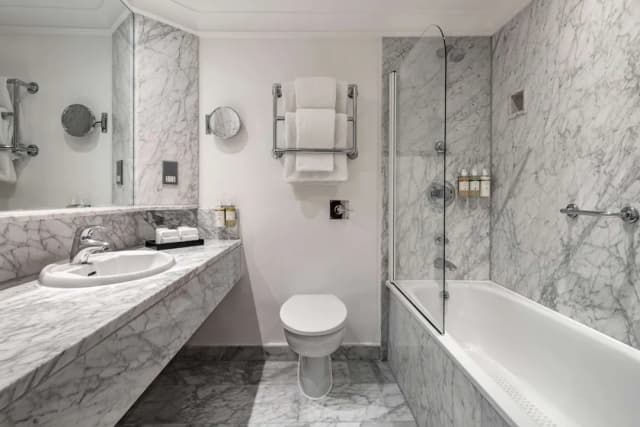 Radisson Blu Hotel, London Euston Square-Family Room-8