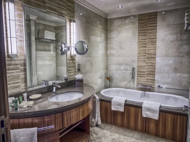 Hilton London Paddington-GWR Tower Room, 1 King Bed (Lounge Access), City View-7