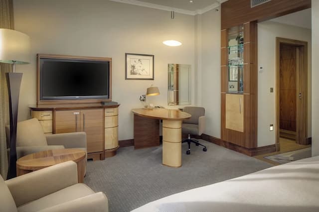 Hilton London Paddington-GWR Tower Room, 1 King Bed (Lounge Access), City View-8