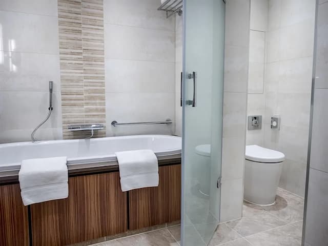 Hilton London Paddington-GWR Tower Room, 1 King Bed (Lounge Access), City View-9