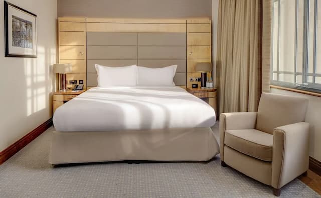 Hilton London Paddington-GWR Tower Room, 1 King Bed (Lounge Access), City View-6