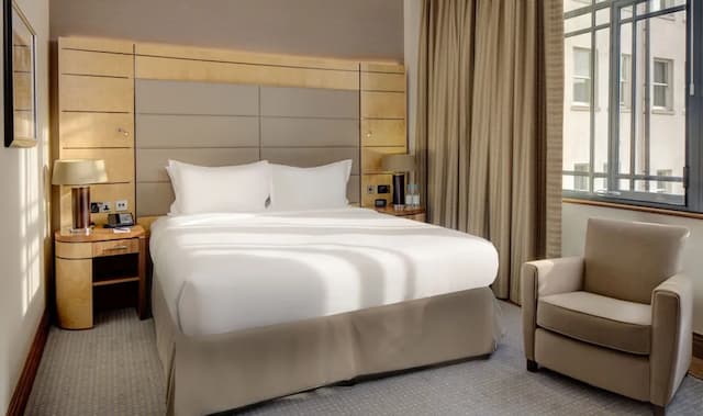 Hilton London Paddington-GWR Tower Room, 1 King Bed (Lounge Access), City View-2