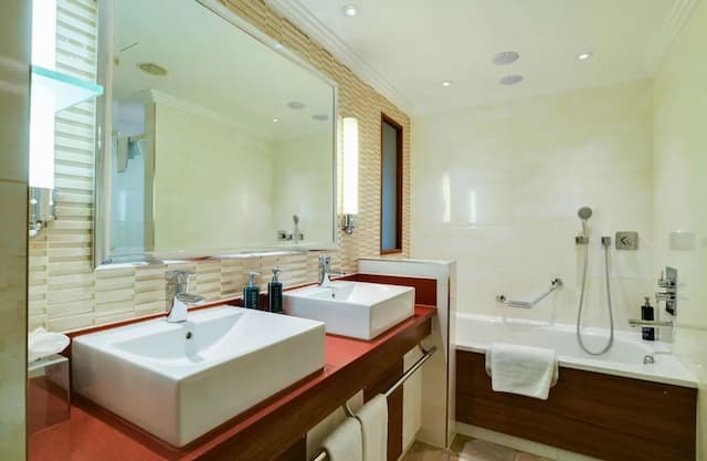 Hilton London Paddington-Tower Suite, 1 King Bed, Tower, City View-10