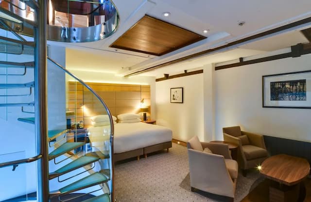 Hilton London Paddington-Tower Suite, 1 King Bed, Tower, City View-6