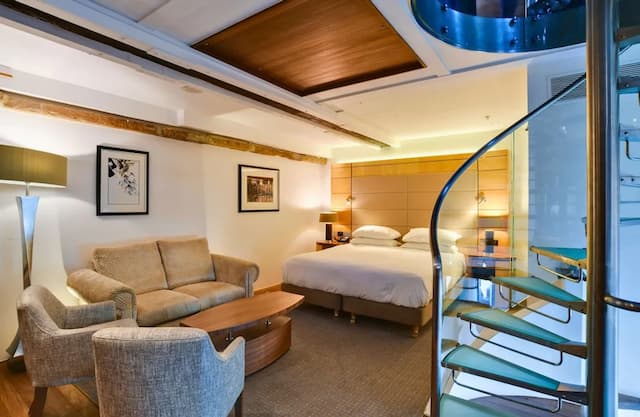 Hilton London Paddington-Tower Suite, 1 King Bed, Tower, City View-5