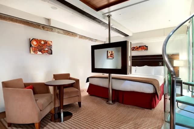 Hilton London Paddington-Tower Suite, 1 King Bed, Tower, City View-3