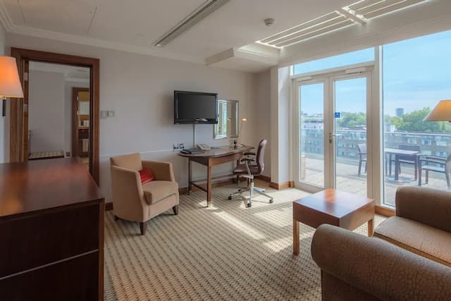 Hilton London Paddington-Executive Terrace Suite, 1 King Bed, Terrace, City View-2