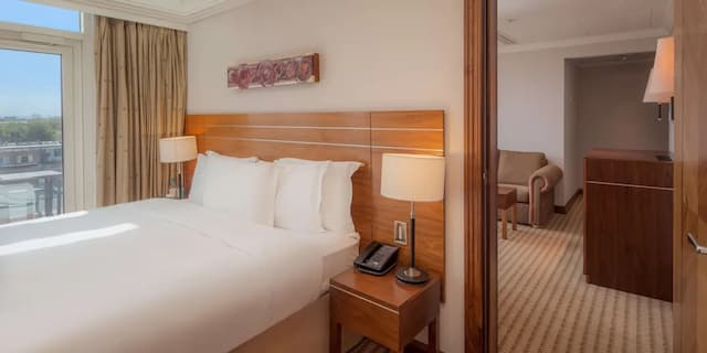 Hilton London Paddington-Executive Terrace Suite, 1 King Bed, Terrace, City View-4