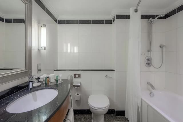 Hilton London Paddington-Family Superior Room, 2 Double Beds-7