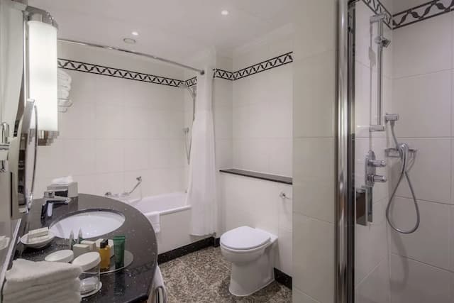 Hilton London Paddington-Family Superior Room, 2 Double Beds-3