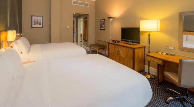 Hilton London Paddington-Family Superior Room, 2 Double Beds-6