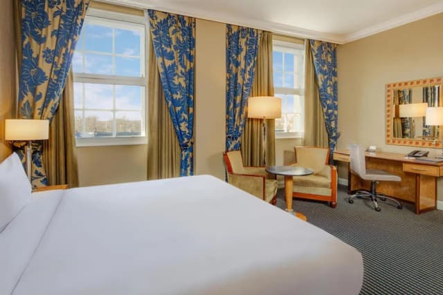 Hilton London Paddington-Family Superior Room, 2 Double Beds-5