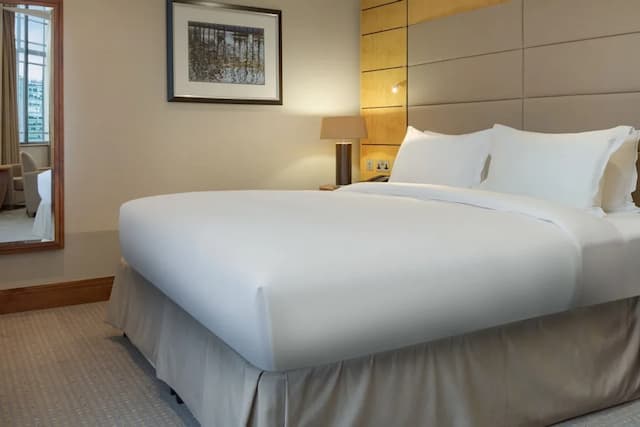 Hilton London Paddington-GWR Tower Plus Room, 1 King Bed-2