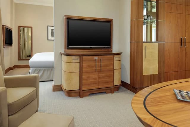 Hilton London Paddington-GWR Tower Plus Room, 1 King Bed-3