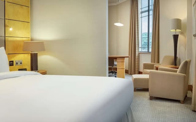 Hilton London Paddington-GWR Tower Plus Room, 1 King Bed-1