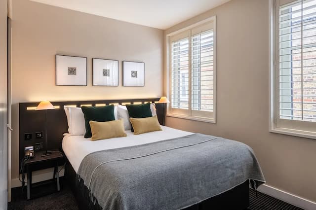 The Resident Soho-标准双人房-2