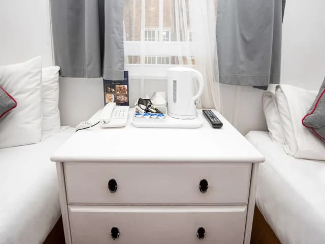 세인트 조지 호텔-스탠다드 트윈룸-5