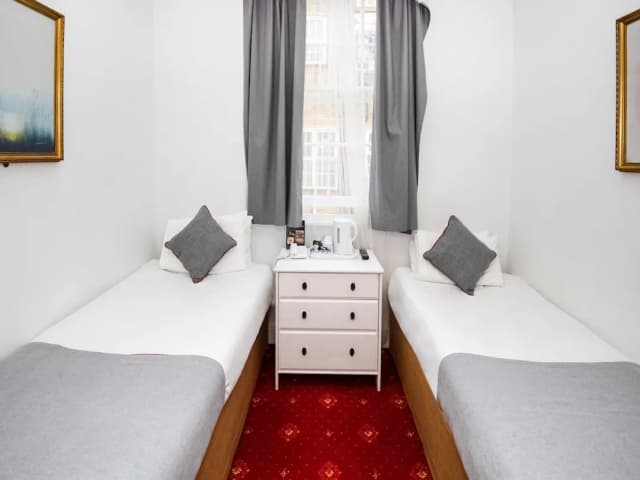 세인트 조지 호텔-스탠다드 트윈룸-1