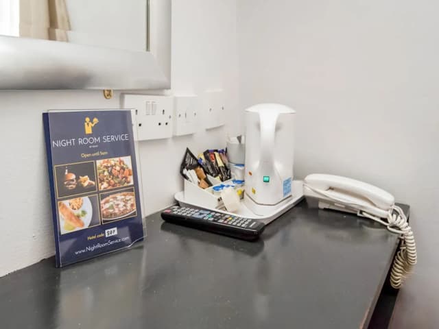 세인트 조지 호텔-스탠다드 쿼드룸-6