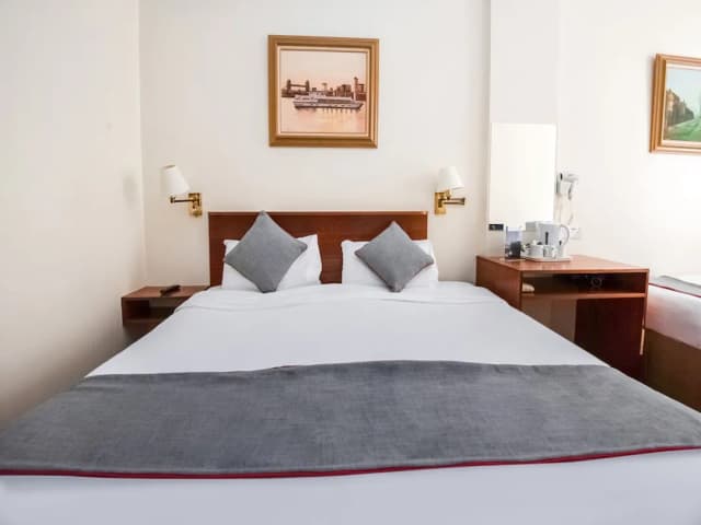 세인트 조지 호텔-스탠다드 쿼드룸-4