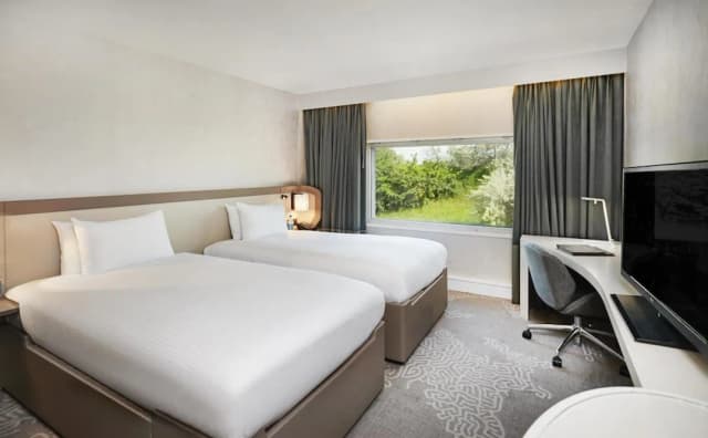 Hilton London Heathrow Airport Hotel-Deluxe Twin Room-4