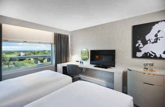 Hilton London Heathrow Airport Hotel-Deluxe Twin Room-3