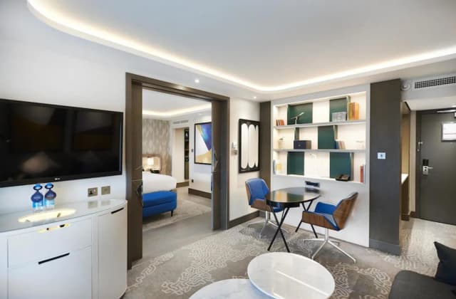 Hilton London Heathrow Airport Hotel-Executive Suite, 1 King Bed (With Lounge Access)-1