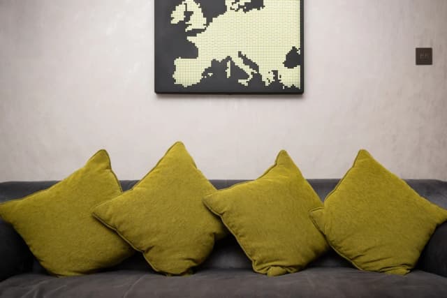 Hilton London Heathrow Airport Hotel-Junior Suite, 1 King Bed (With Lounge Access)-2