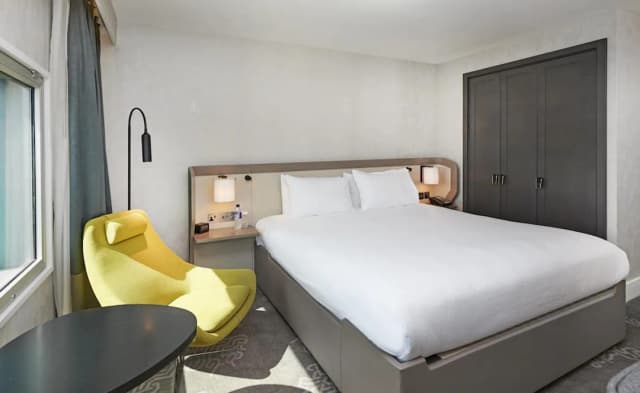 Hilton London Heathrow Airport Hotel-Room, 1 King Bed-4