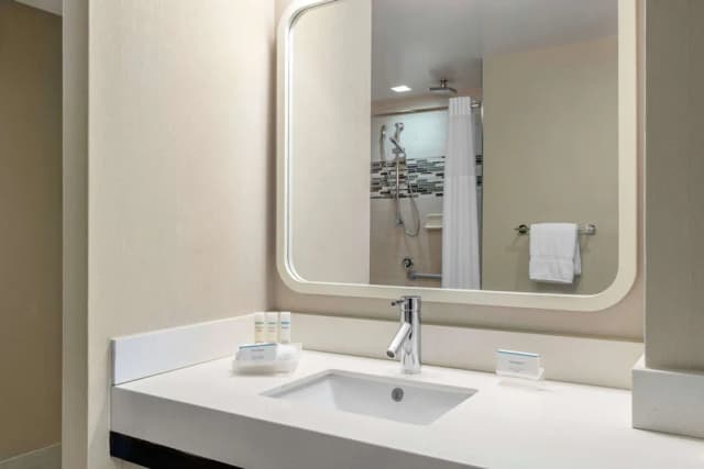 Homewood Suites New York/Midtown Manhattan Times Square-Studio, 2 Queen Beds, Accessible (Mobility & Hearing, Roll-in Shower)-11